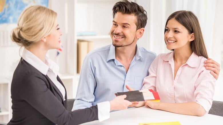 Why you should book with an 'offline' Travel Agent :-